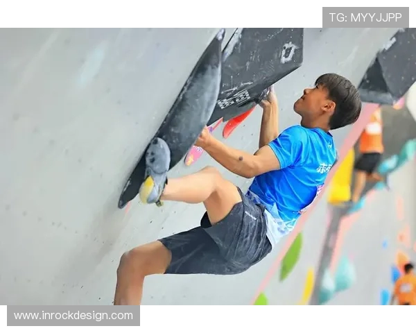 南京攀岩队在攀岩联赛中的灵活性表现引发热议与思考 南京攀岩队在攀岩联赛中的灵活性表现引发热议与思考